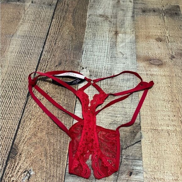 Victoria’s Secret NWT very sexy strappy lace crotchless thong panty - Picture 5 of 8